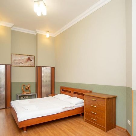 Простора 3 Кімнатна Біля Майдану Незалежності Apartment Kiev Bagian luar foto