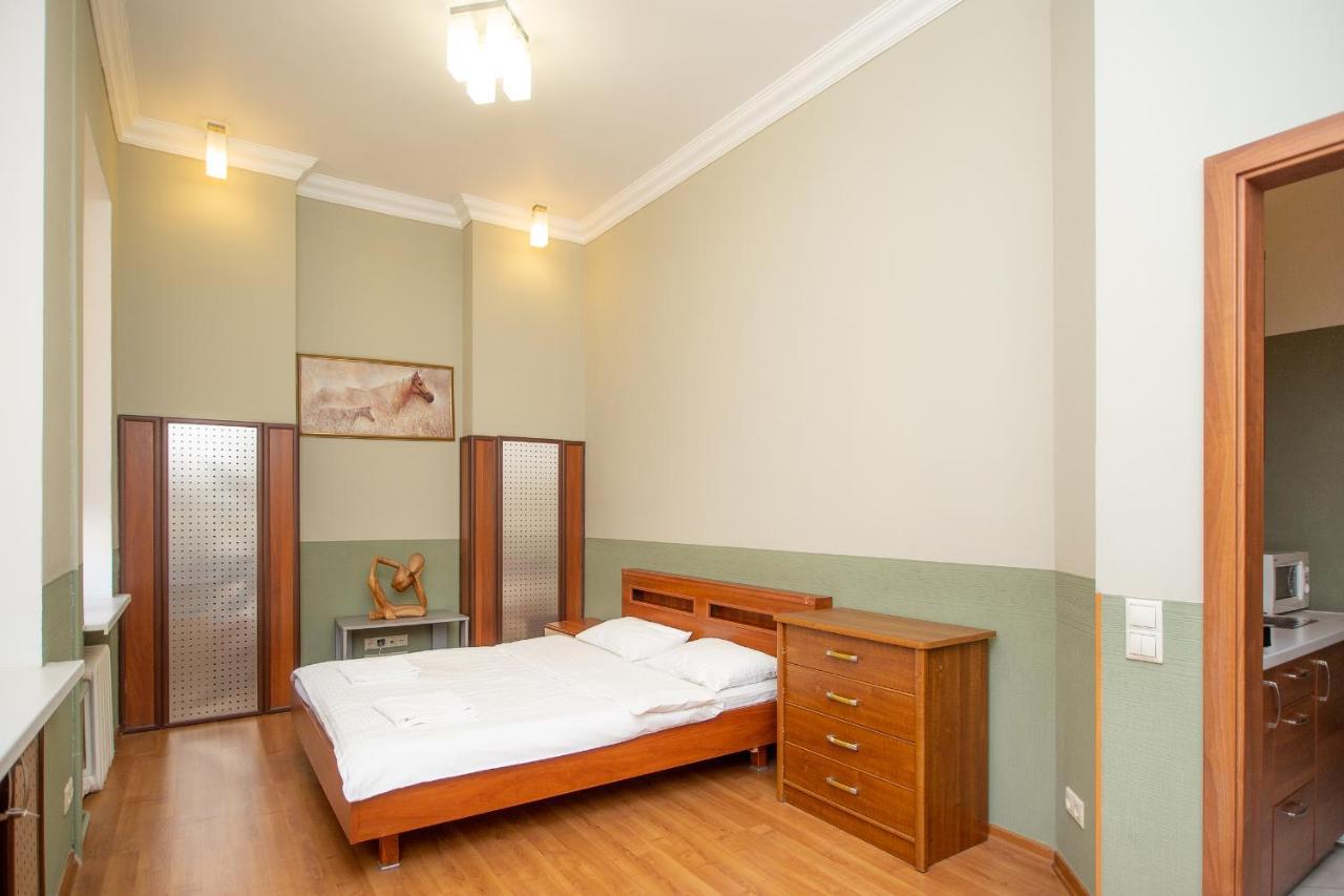 Простора 3 Кімнатна Біля Майдану Незалежності Apartment Kiev Bagian luar foto