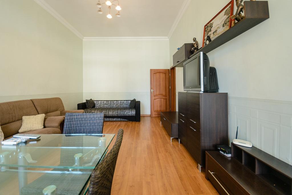 Простора 3 Кімнатна Біля Майдану Незалежності Apartment Kiev Bagian luar foto